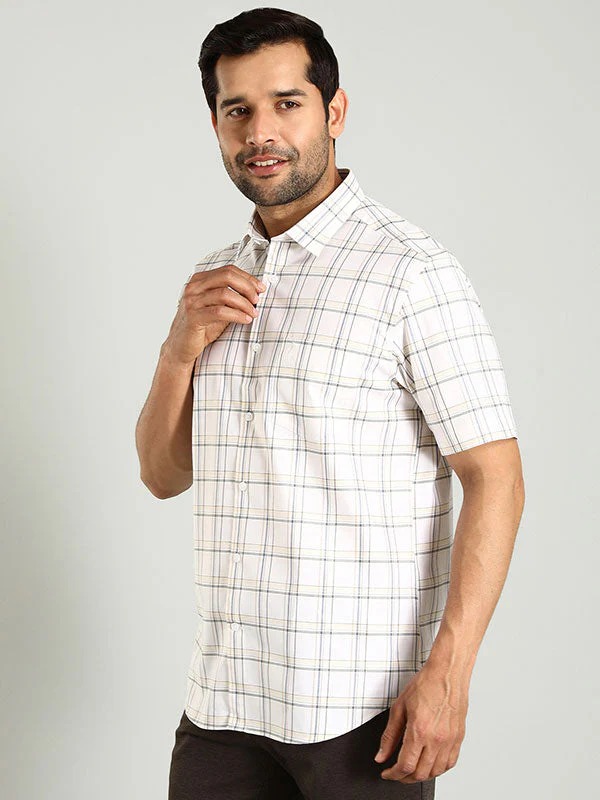 Indian Terrain Men's Regular Fit Half Sleeve Checkered Off White Shirt